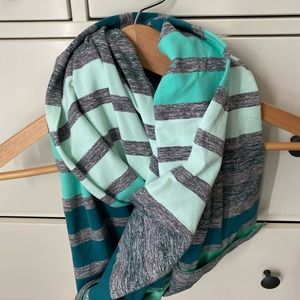 lululemon shades of teal vinyasa scarf NWOT